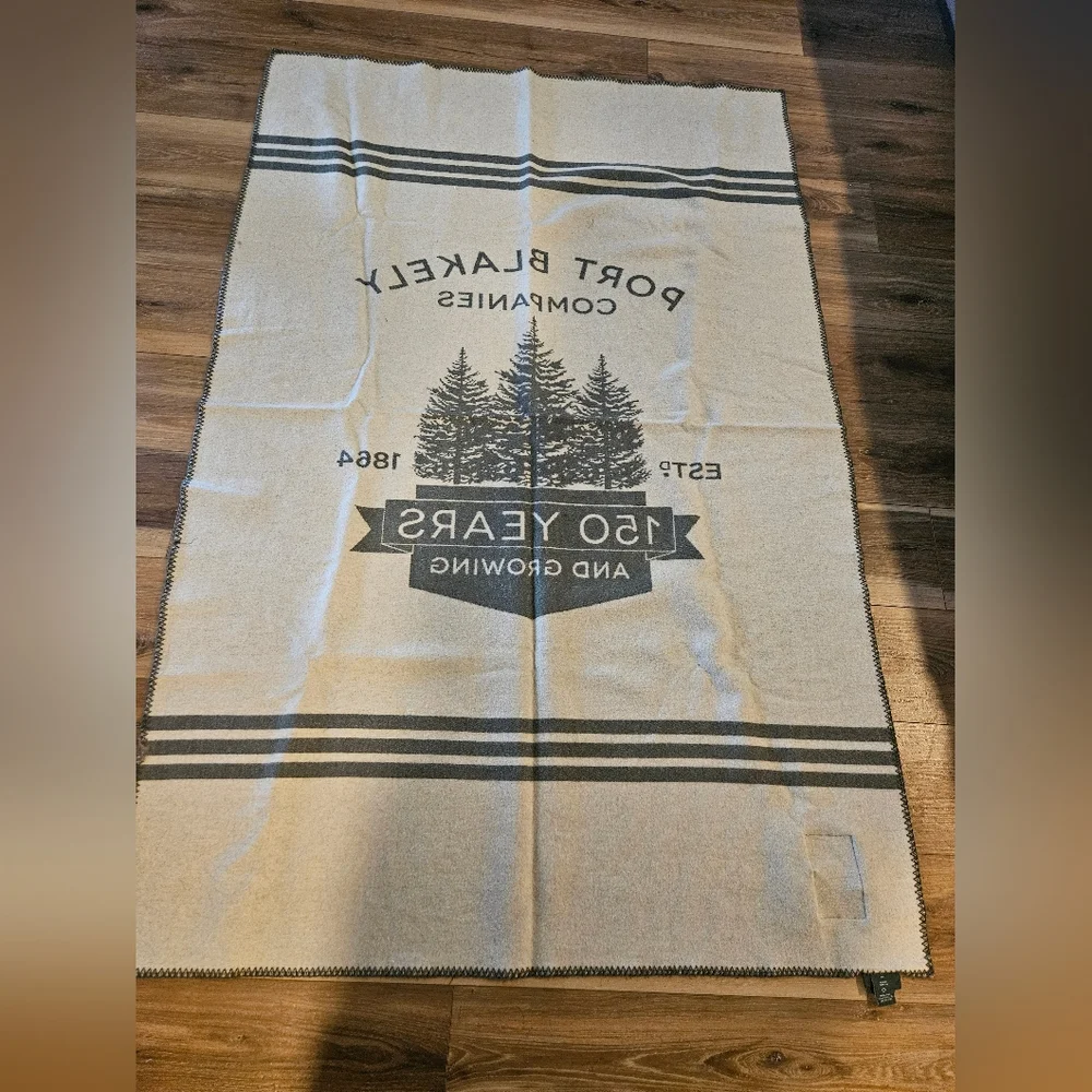 Woolrich Throw - Picture 6 of 8